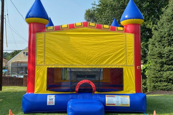 Castle - Bounce House_Outside_Grass_960x720