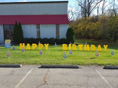 Yard Card - Birthday Cupcakes Lawn Greeting Rental Cincinnati Ohio